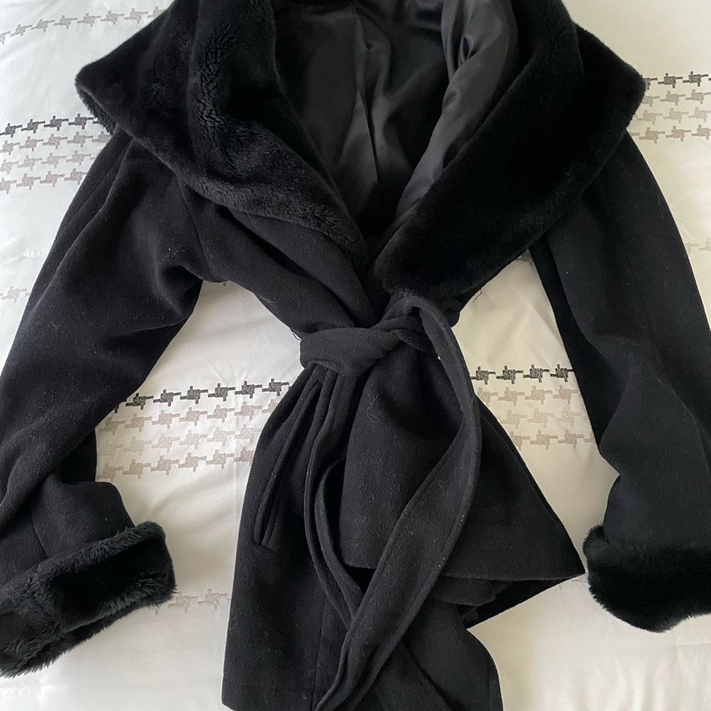 Beautiful 100% wool coat with faux fur accents